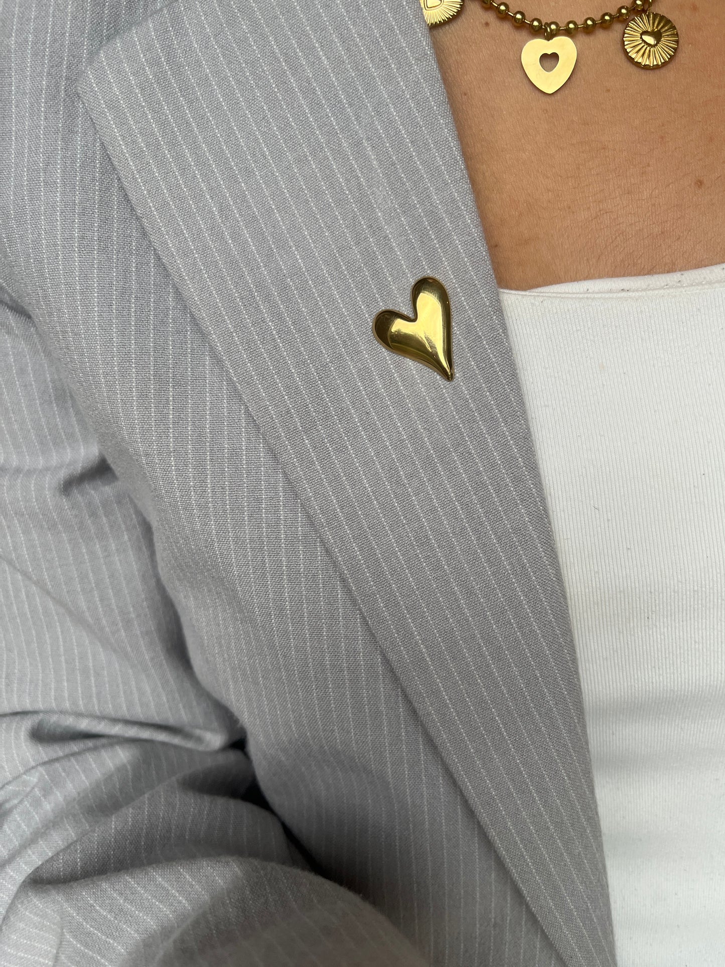 סיכת "לב גדול" לב זהב לנשים