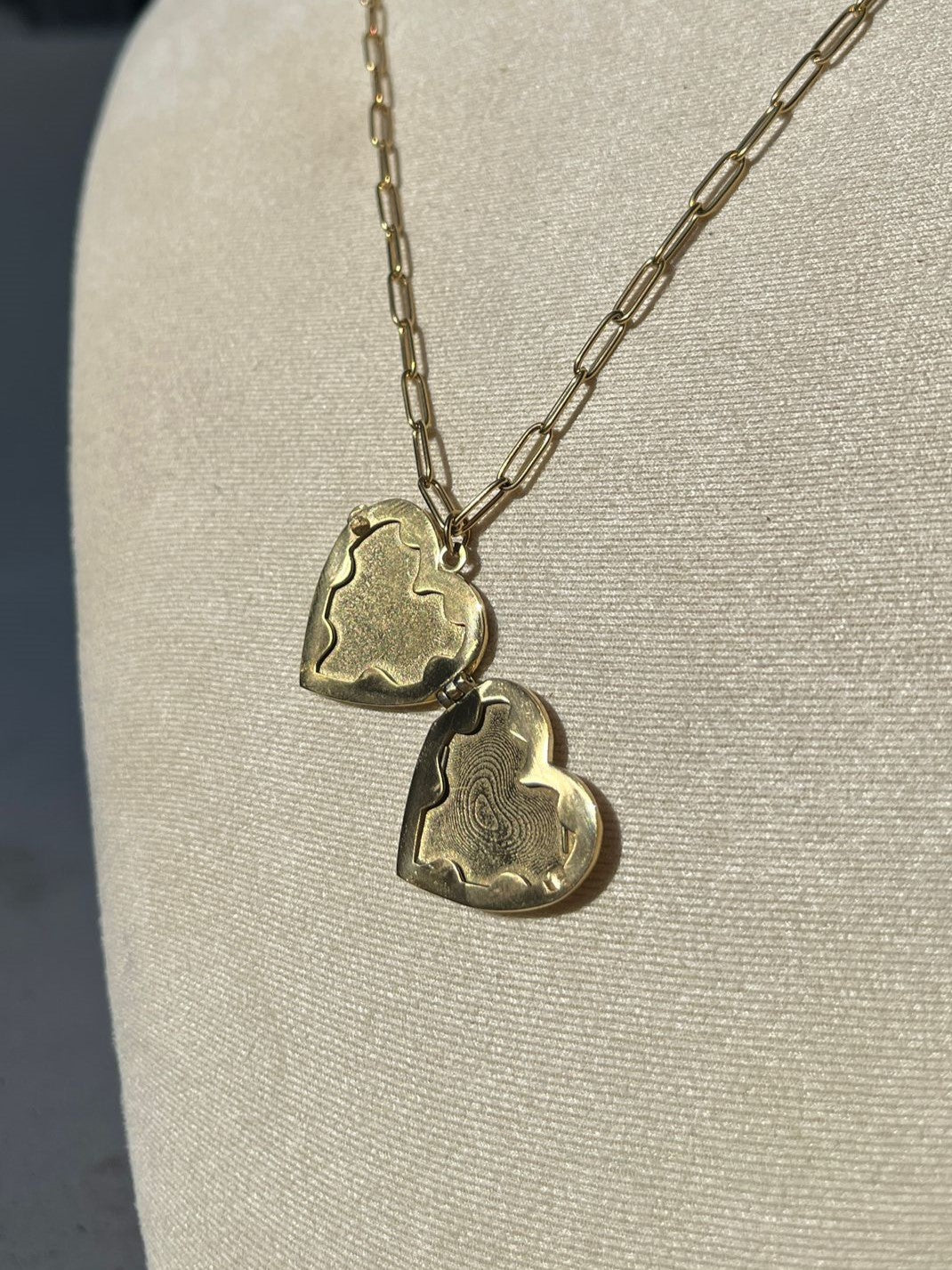 שרשרת תליון עם קמע נסגר