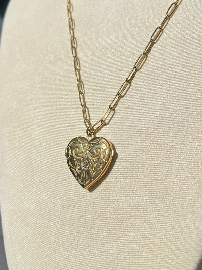 שרשרת תליון עם קמע נסגר