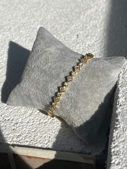 “Shiny” Eye-Catcher Bangle Armband