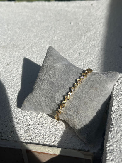 “Shiny” Eye-Catcher Bangle Armband