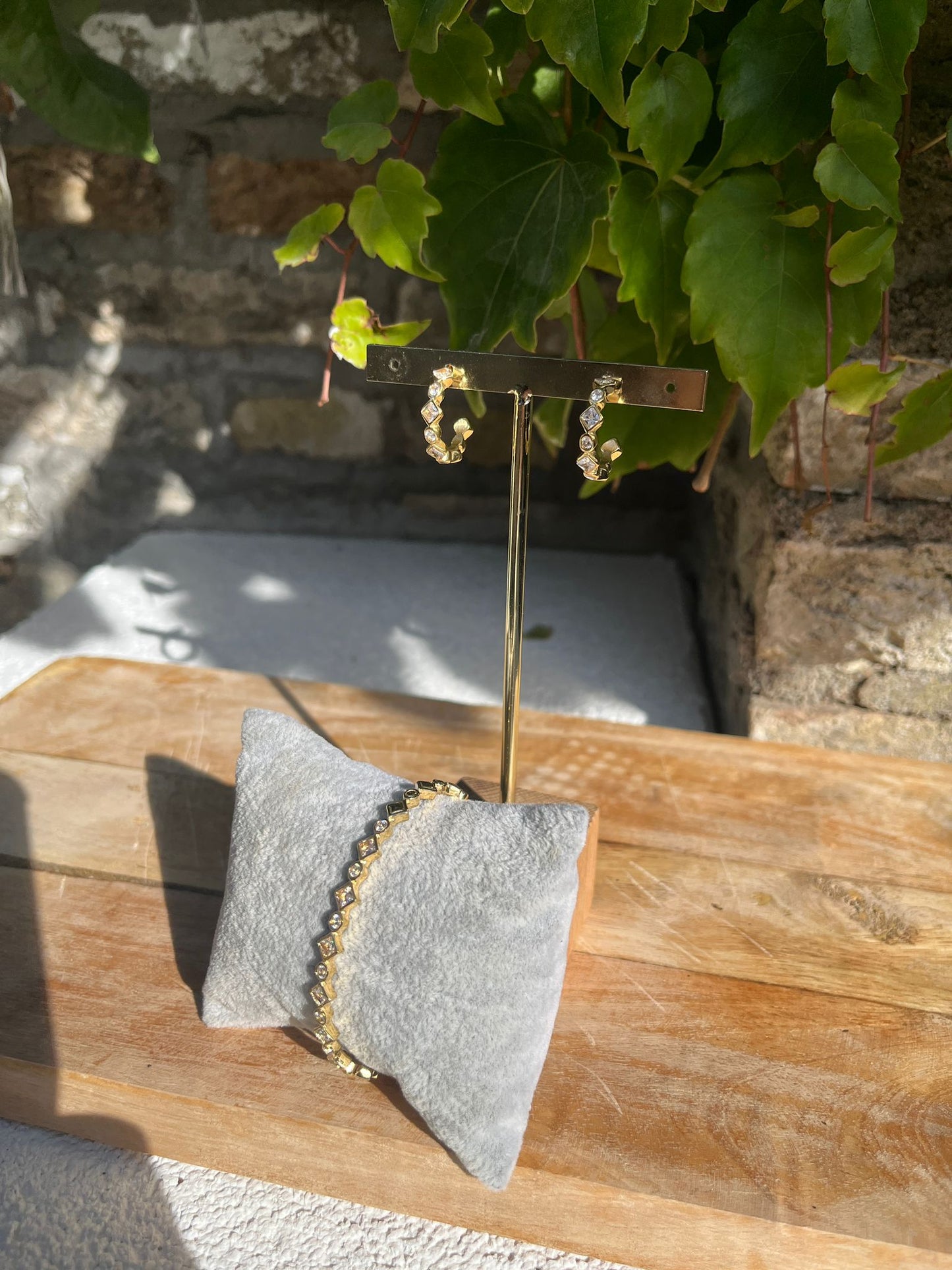 “Shiny” Eye-Catcher Bangle Armband